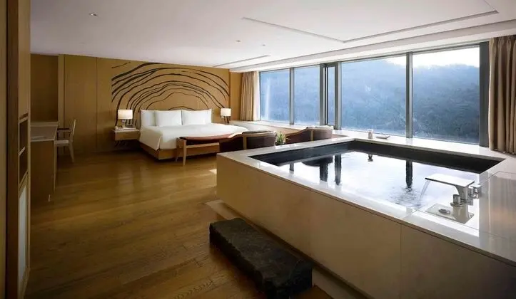 Namsan Pool Deluxe