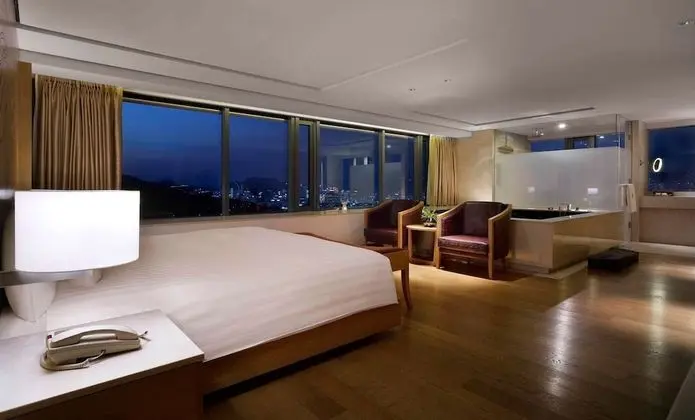 Namsan Pool Deluxe