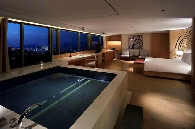 Namsan Pool Premier