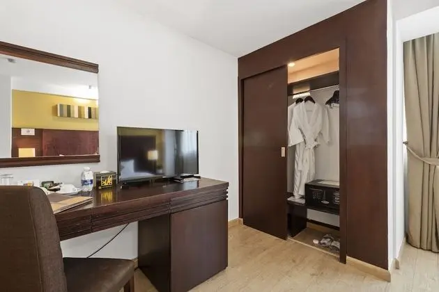 Deluxe Tek Büyük Yataklı Oda (with Window)