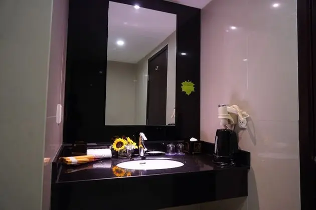 Deluxe Tek Büyük Yataklı Oda (with Window)