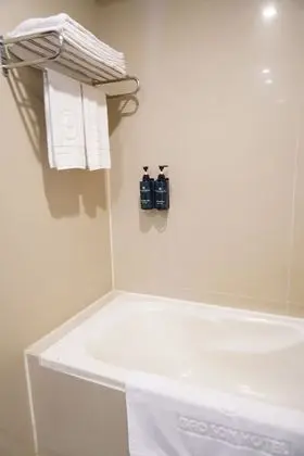 Deluxe Tek Büyük Yataklı Oda (with Window)
