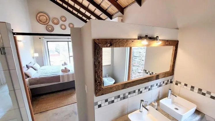 Luxury Tek Büyük Yataklı Oda, 1 En Büyük (King) Boy Yatak, Havuz Manzaralı, Bahçeli