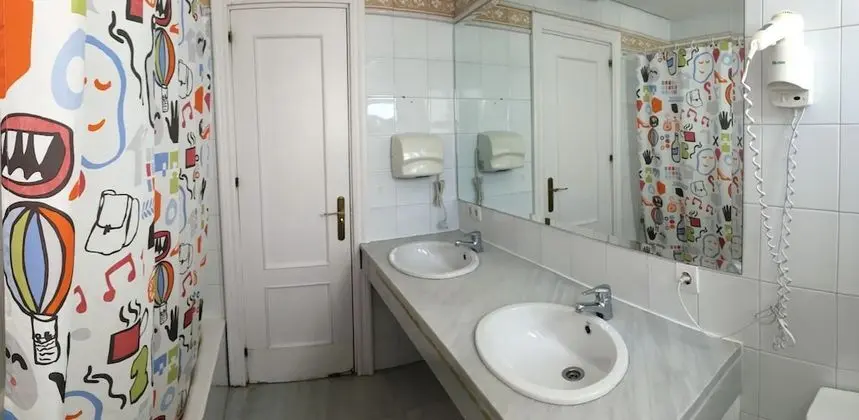 Dört Kişilik Oda, Özel Banyo