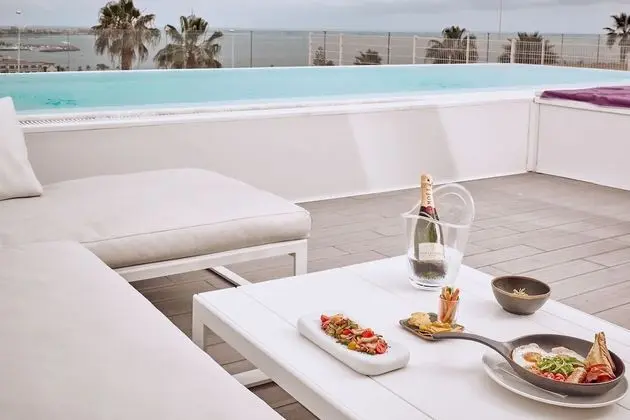 Grand Süit, 1 Yatak Odası, Kişiye Özel Havuzlu, Deniz Manzaralı (Divinity Breeze Luxe)