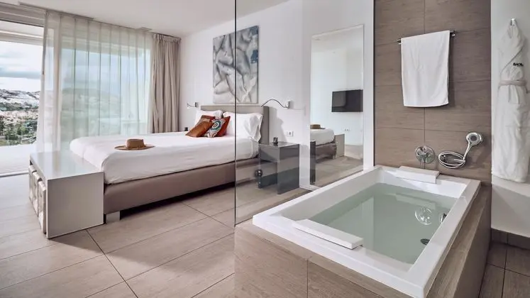 Süit, 2 Yatak Odası, Kişiye Özel Havuzlu, Deniz Manzaralı (Serenity Mar, Jacuzzi)