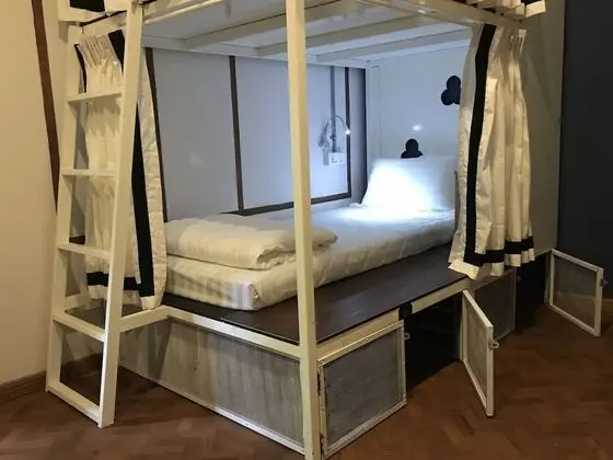Ortak Ranzalı Oda, Sadece kadınlar için, Ortak Banyo