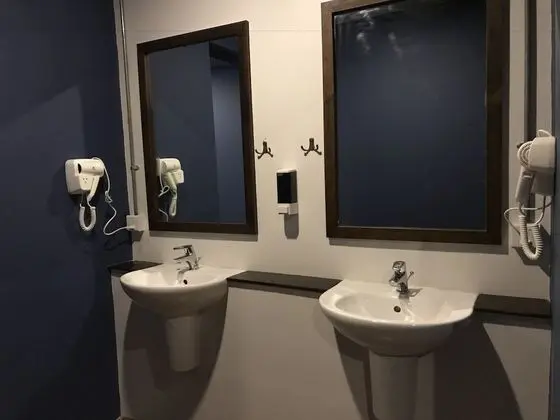 Ortak Ranzalı Oda, Sadece kadınlar için, Ortak Banyo