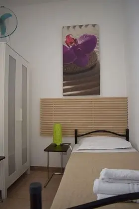 Standard Ortak Ranzalı Oda, Sadece kadınlar için, Ortak Banyo