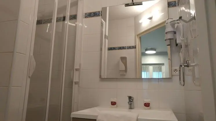 Dört Kişilik Oda, 2 Çift Kişilik Yatak