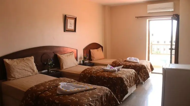 Üç Kişilik Oda