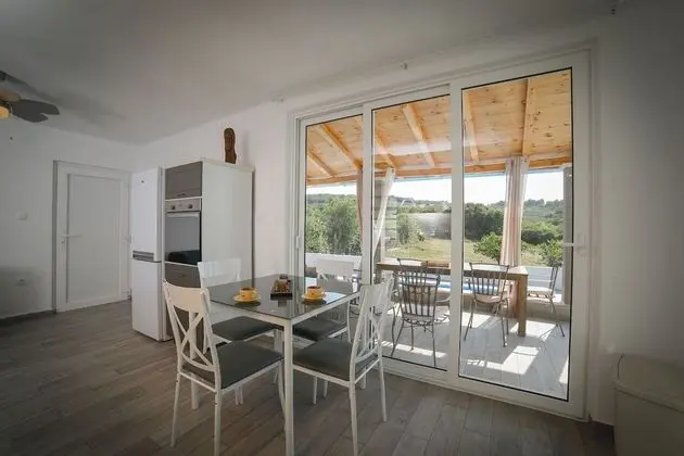 Ev (Baras garden - house with pool - H (4)