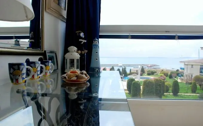 Design Apart Daire, 1 Yatak Odası, Deniz Manzaralı, Denize Sıfır