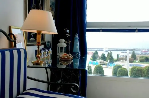Design Apart Daire, 1 Yatak Odası, Deniz Manzaralı, Denize Sıfır