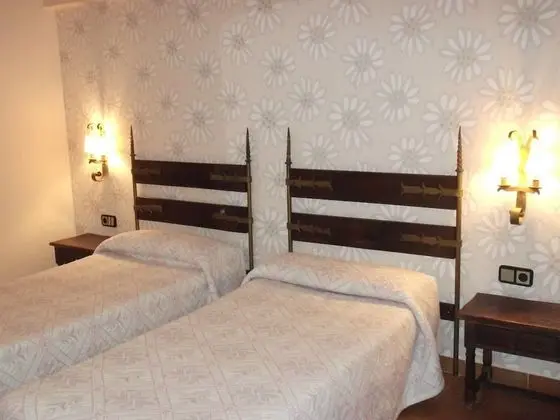 Üç Kişilik Oda