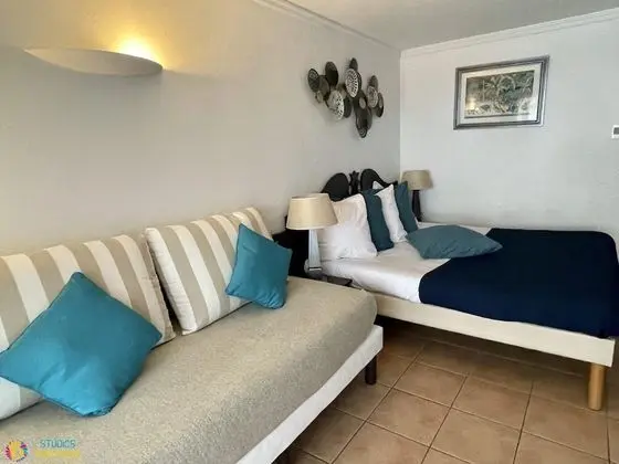 Panoramic Stüdyo Süit, Deniz Manzaralı, Havuz Kenarı (Barbadine 1011)