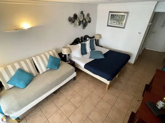 Panoramic Stüdyo Süit, Deniz Manzaralı, Havuz Kenarı (Barbadine 1011)