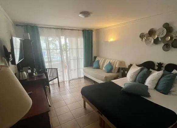 Panoramic Stüdyo Süit, Deniz Manzaralı, Havuz Kenarı (Barbadine 1011)