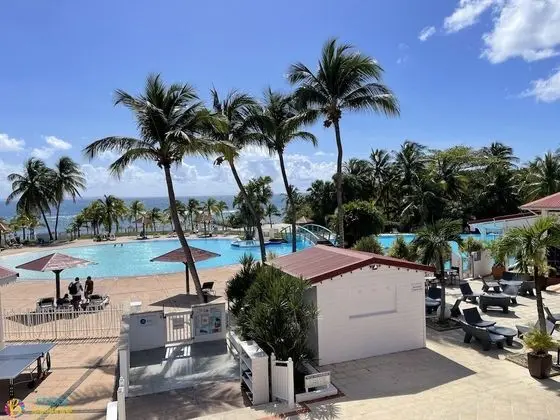 Panoramic Stüdyo Süit, Deniz Manzaralı, Havuz Kenarı (Barbadine 1011)