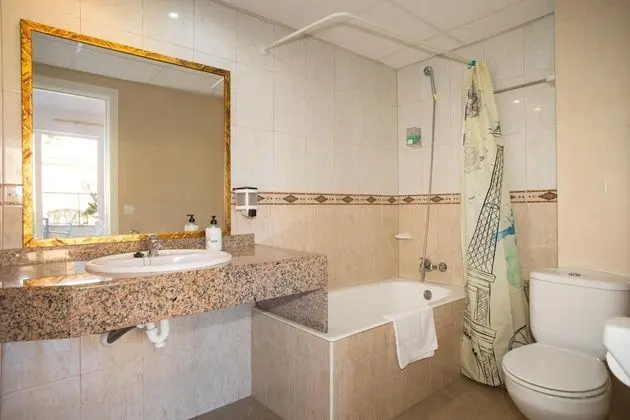 Tek Büyük Yataklı Oda, Balkon, Deniz Manzaralı