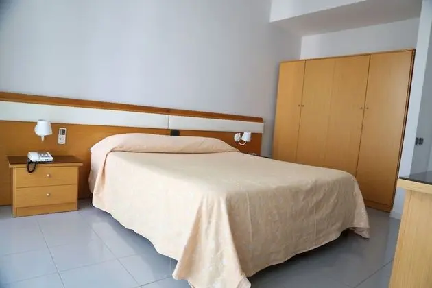 Üç Kişilik Oda