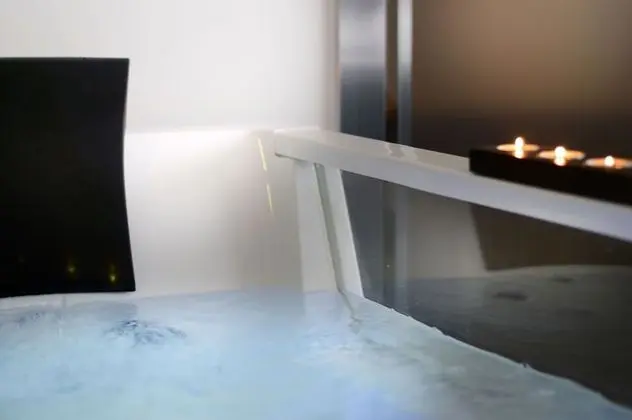 Süit, Sıcak Su Havuzu