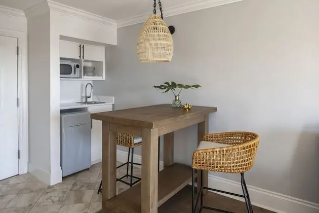 Süit, 1 Yatak Odası, Havuz Manzaralı