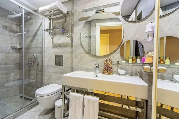 Deluxe Tek Büyük Yataklı Oda, 1 En Büyük (King) Boy Yatak, Teras, Kısmi Deniz Manzaralı