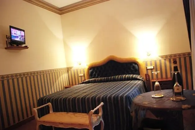 Büyük Yataklı Tek Kişilik Oda