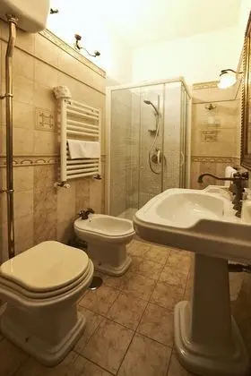 Büyük Yataklı Tek Kişilik Oda