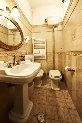 Büyük Yataklı Tek Kişilik Oda