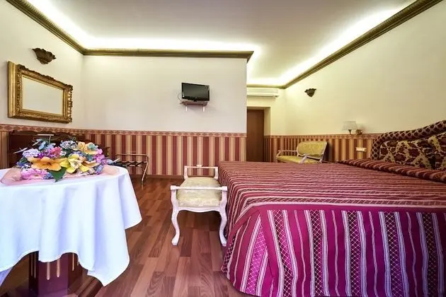 Standard Tek Büyük Yataklı Oda