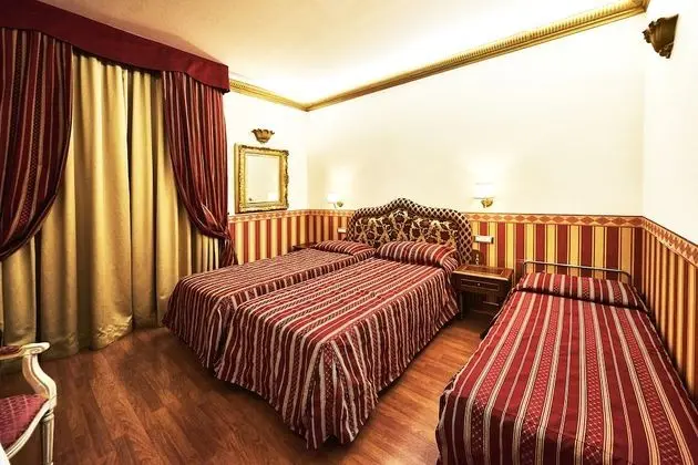 Standard Üç Kişilik Oda