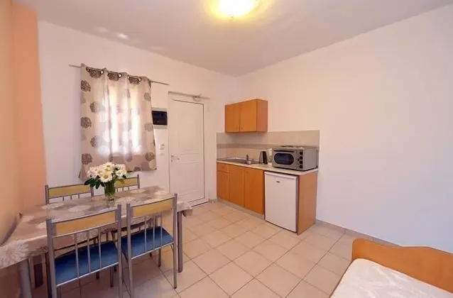 Apart Daire, 1 Yatak Odası, Balkon, Bahçe Manzaralı