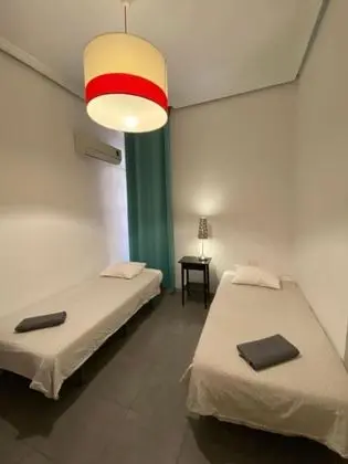 İki Ayrı Yataklı Oda, Ortak Banyo