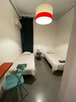 İki Ayrı Yataklı Oda, Ortak Banyo