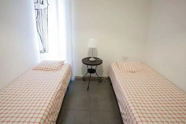 İki Ayrı Yataklı Oda, Ortak Banyo
