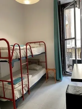 İki Ayrı Yataklı Oda, Ortak Banyo