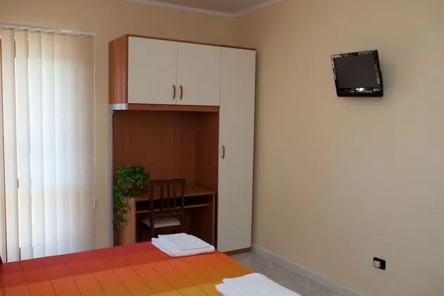 Üç Kişilik Oda, Deniz Manzaralı