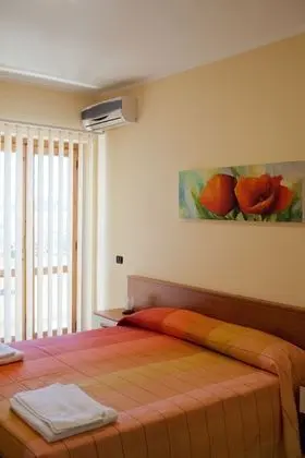 Üç Kişilik Oda, Deniz Manzaralı