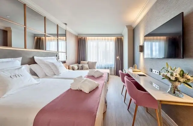 Premium Oda (with Extra Bed)