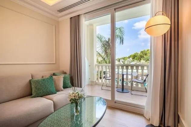 Junior Süit, Balkon