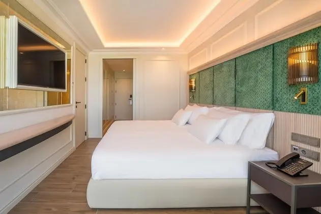 Superior Oda, Havuz Manzaralı