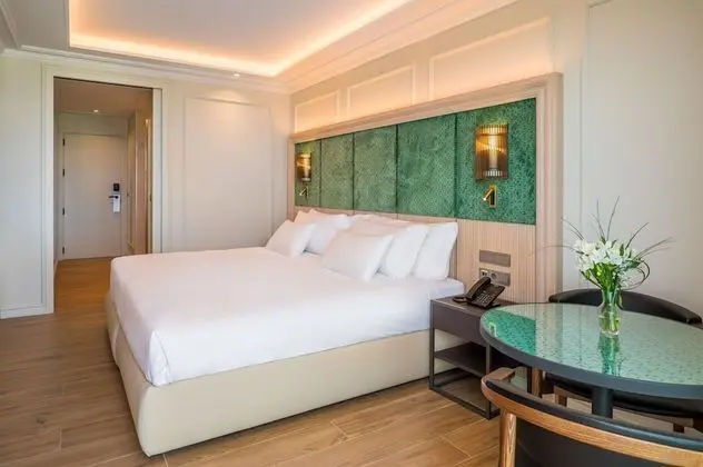 Superior Oda, Havuz Manzaralı