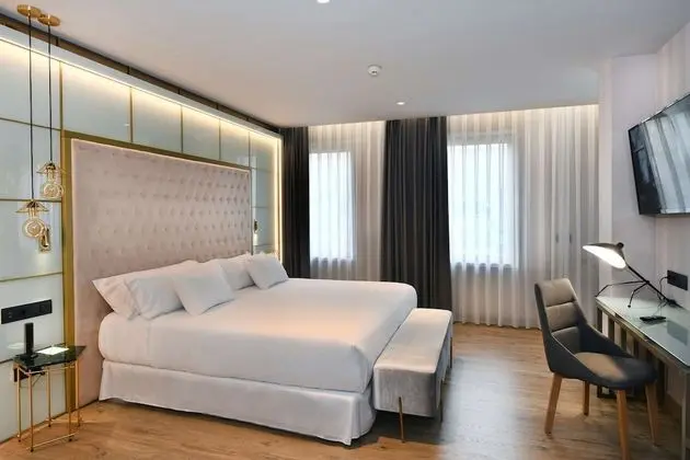 Oda (2x2 Family Room)