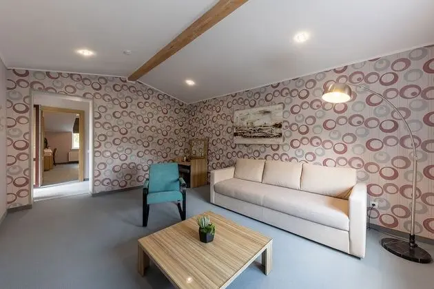 Luxury Oda, Teras