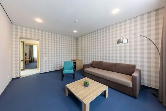 Luxury Oda, Teras