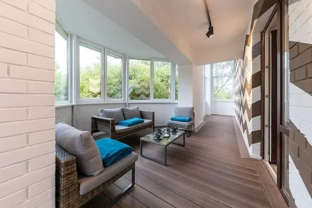 Luxury Oda, Teras