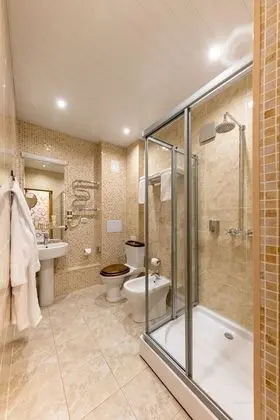 Luxury Oda, Teras