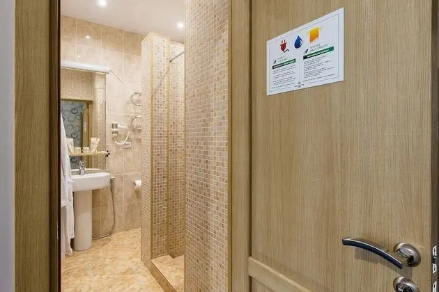 Luxury Oda, Teras
